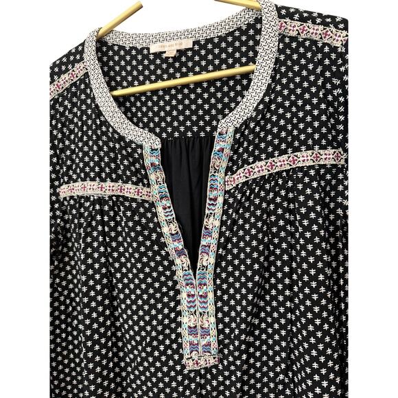 Skies Are Blue Black White Print Top V Neck Contrast Detail Rayon Spandex L EUC - Picture 3 of 7